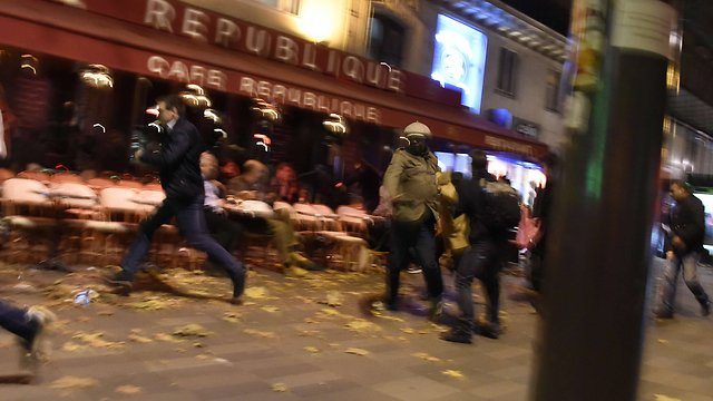 Επίθεση στο Παρίσι! Δεκάδες νεκροί και όμηροι σε συντονισμένη τρομοκρατική επιχείρηση!