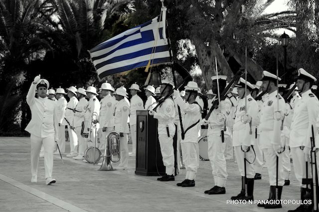 Ο Ελληνισμός οδηγείται στο χείλος του γκρεμού