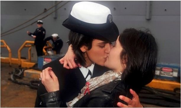 Ομοφυλόφιλοι στο στρατό: Τι είπε ο Καμμένος που δηλώνει ότι δεν είναι ομοφοβικός