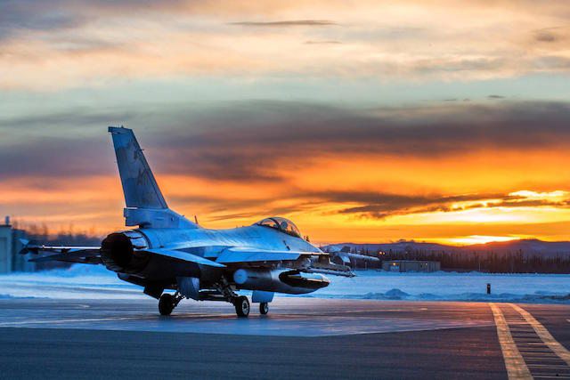 Ποια ερωτήματα θέτει για τα F-16 αξιωματικός που είχε ζήσει την αγορά του 2005