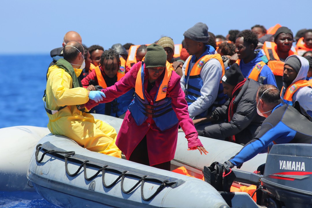 Η Ιταλία καλεί ευρωπαϊκές χώρες να ανοίξουν τα λιμάνια τους για μετανάστες