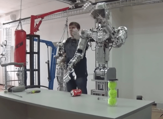 Η εποχή των ρομπότ έφθασε! Βίντεο από Ρωσία