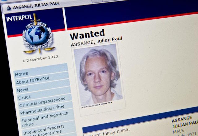 Wikileaks: Έτοιμος να συλληφθεί ο ιδρυτής τους Τζούλιαν Ασάνζ
