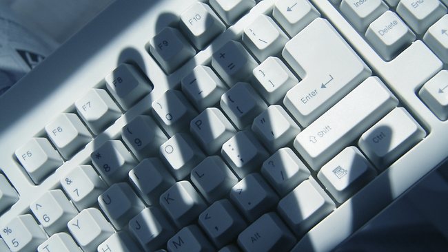 ΑΣΦΑΛΕΙΑ: Τι πρέπει να κάνετε για να προστατευθείτε από τους χάκερ των wi fi