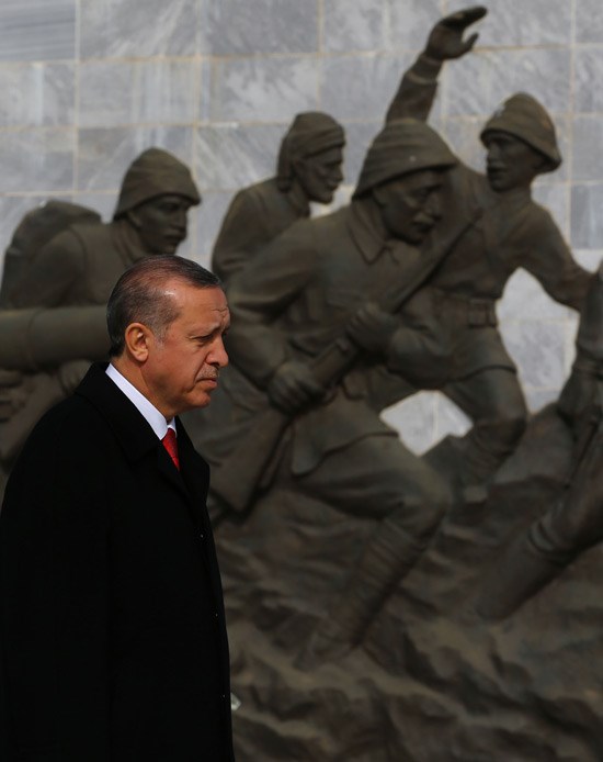 Ο Ερντογάν πολιτικοποιεί το Ανώτατο Στρατιωτικό Συμβούλιο