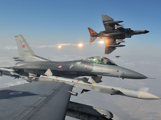 Μαζικές παραβιάσεις με στόχο την απόβαση του Παρμενίωνα στη Ρόδο και πρόβλημα με F-16