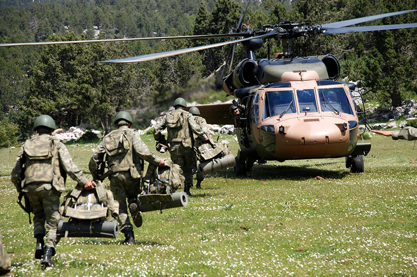 Τουρκικό ελικόπτερο έπεσε στην Κερασούντα! Νεκροί στρατιωτικοί και μέλη οικογενειών τους