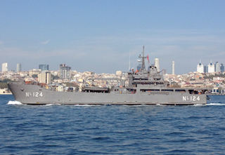 Τουρκικό αρματαγωγό παραβίασε τα χωρικά ύδατα στις Οινούσσες! Τι ανησυχεί τα Γενικά Επιτελεία