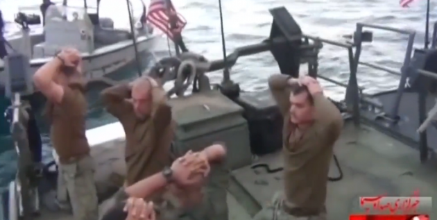 Απολύθηκε ο διοικητής των αμερικανών ναυτών που είχαν συλληφθεί από Ιρανούς!
