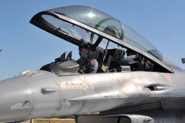 Ο Αρχηγός της τουρκικής αεροπορίας βομβαρδίζει Κούρδους! Φωτογραφίες
