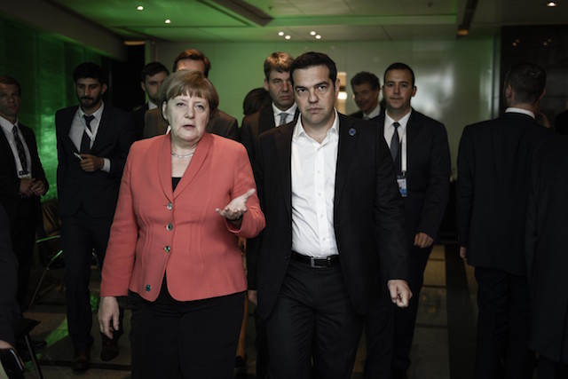 Ο Τσίπρας καλεί το Βερολίνο να διαπραγματευτεί για τις γερμανικές αποζημιώσεις