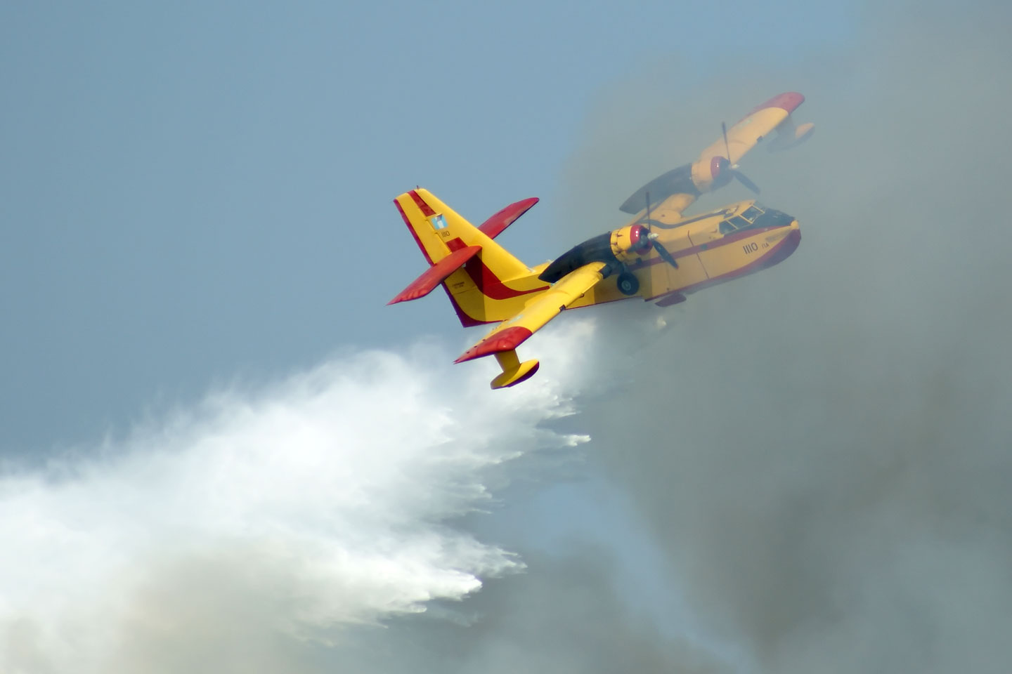 Διαθεσιμότητα πυροσβεστικών αεροσκαφών: Η ΝΔ μιλά για ευχολόγια