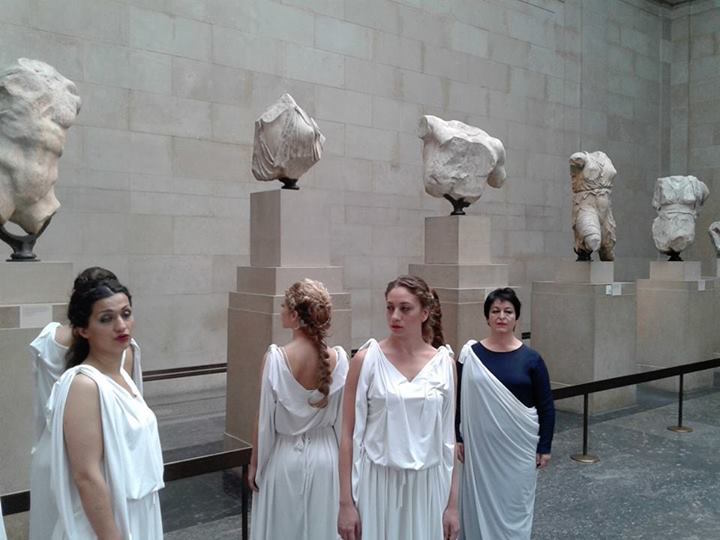 Μπήκαν στο Βρετανικό Μουσείο ντυμένες Καρυάτιδες και ζητούσαν τη κλεμμένη αδελφή τους!