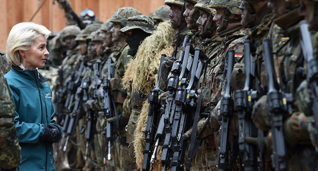 Ο γερμανικός στρατός σε κρίση αλλά η Μέρκελ στηρίζει Ούρσουλα