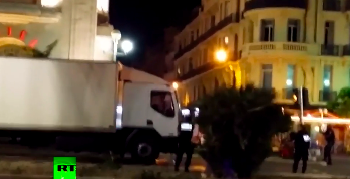 Επίθεση στη Γαλλία: Η στιγμή που ο μακελάρης πέφτει νεκρός! ΒΙΝΤΕΟ