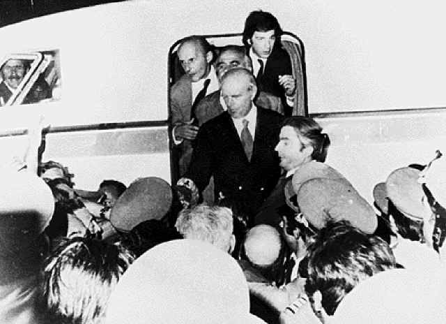 24 Ιουλίου Σαν Σήμερα: 1974 κατάρρευση της χούντας, επιστροφή Καραμανλή