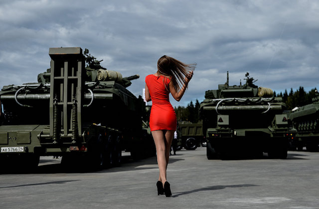 Army 2016 στην Ρωσία! Φωτογραφίες από την έκθεση στην οποία δεν εντυπωσιάζουν μόνο τα όπλα