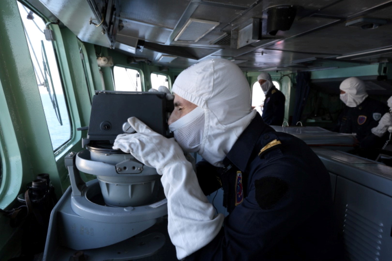 Επικίνδυνος συνωστισμός στην ΑΟΖ της Κύπρου! Πλωτές εξέδρες,πολεμικά και ερευνητικά σκάφη