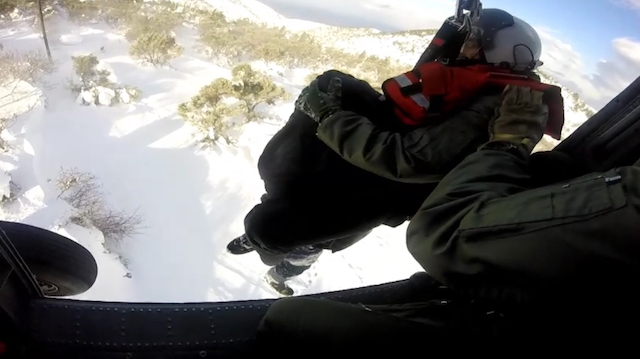Απεγκλωβισμός από τα χιόνια στη Κύμη με ελικόπτερο του ΠΝ-ΒΙΝΤΕΟ