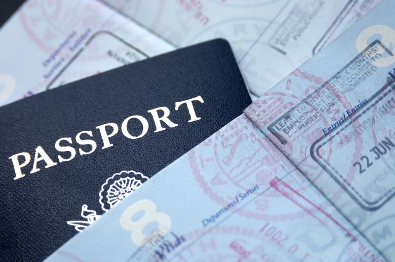 Γιατί οι στρατιωτικοί εξακολουθούν να είναι υποχρεωμένοι να ταξιδεύουν μόνο με διαβατήριο;