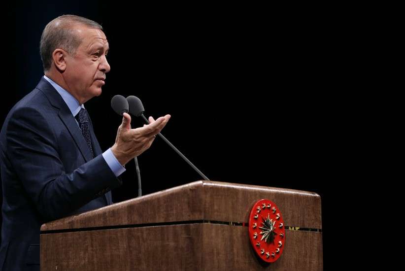 Χάνει ή κερδίζει ο Ερντογάν το δημοψήφισμα; Τι δείχνουν οι δημοσκοπήσεις