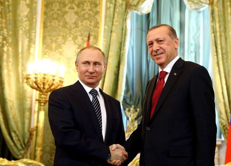 Πόσο πρέπει να μας ανησυχεί η προσέγγιση της Ρωσίας με τη Τουρκία;