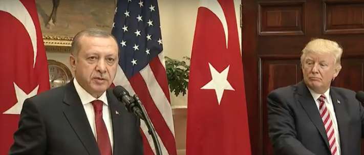 Ο Ερντογάν ετοιμάζει την υπεράσπισή του και δηλώνει ότι δεν θα τον εκβιάσουν οι ΗΠΑ με τον Ζαράμπ