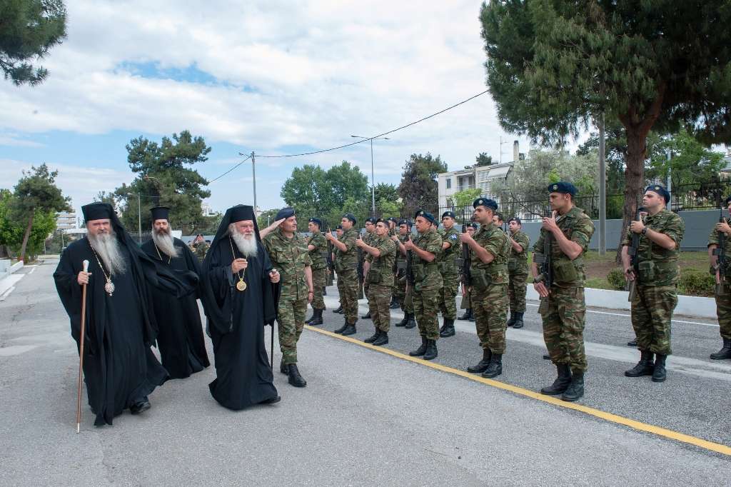 Ποιο στρατιωτικό σχηματισμό επισκέφθηκε ο Αρχιεπίσκοπος Ιερώνυμος