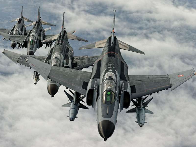 Με F-16 και F-4 έκαναν 24 παραβιάσεις στο Αιγαίο
