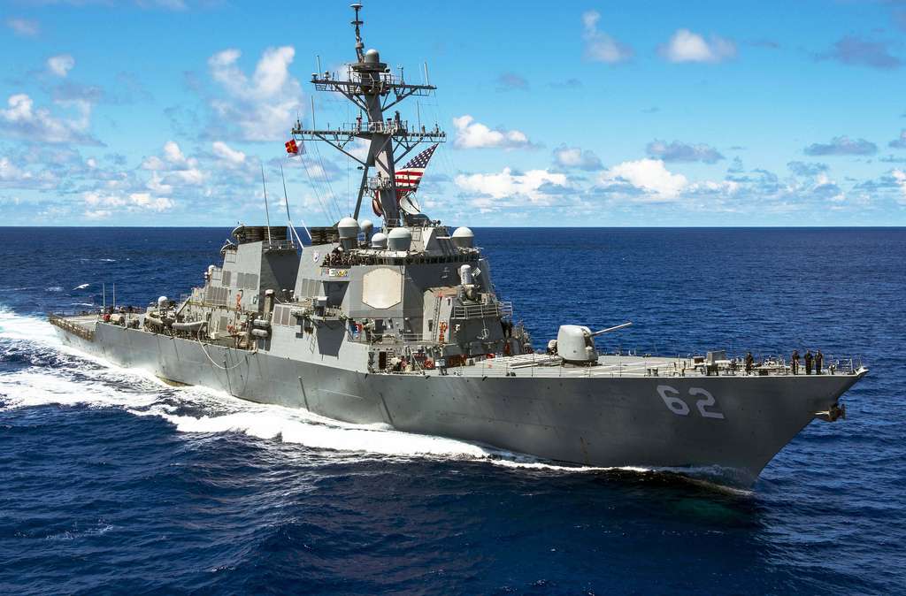 Αμερικανικό αντιτορπιλικό συγκρούστηκε με εμπορικό πλοίο νοτιοδυτικά της Ιαπωνίας