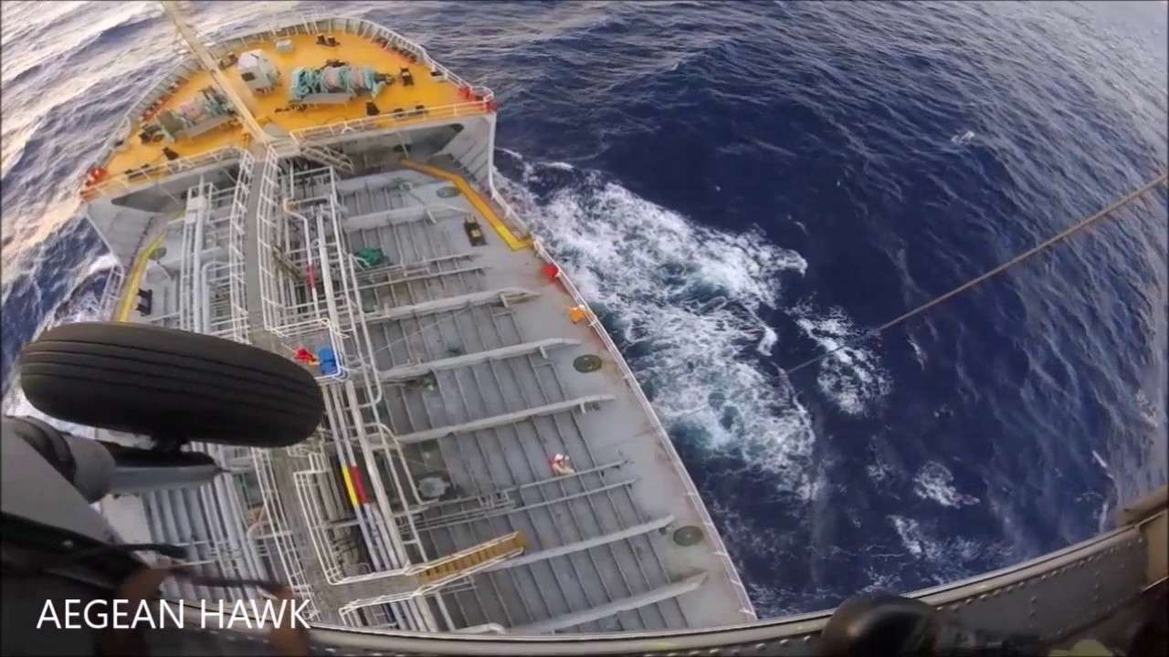 Επιχείρηση μεταφοράς ασθενούς από πλοίο με ελικόπτερο του ΠΝ-ΒΙΝΤΕΟ