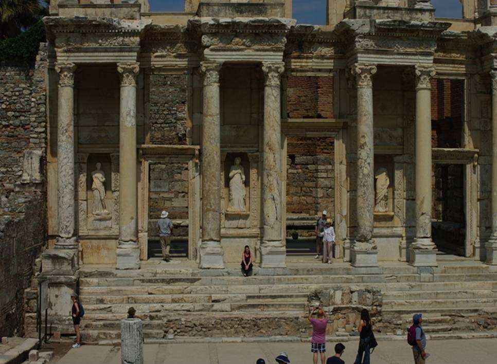 Απίστευτη ασέβεια των Τούρκων στον σπάνιο αρχαιολογικό χώρο της Εφέσου!