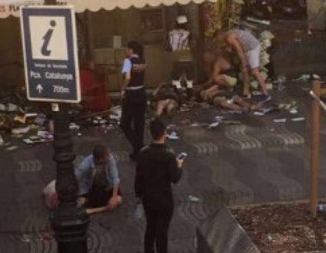 ΒΑΡΚΕΛΩΝΗ: Για 13 νεκρούς γράφει το Reuters από το τρομοκρατικό χτύπημα