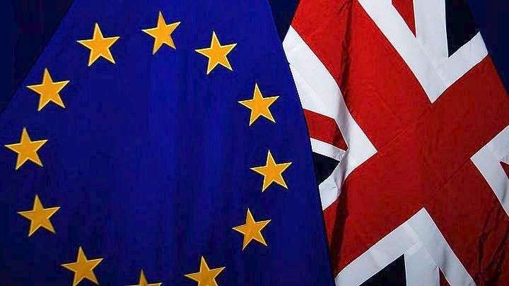 Brexit: Η Βρετανία άρχισε να εκδίδει διαβατήρια χωρίς την ένδειξη ΕΕ