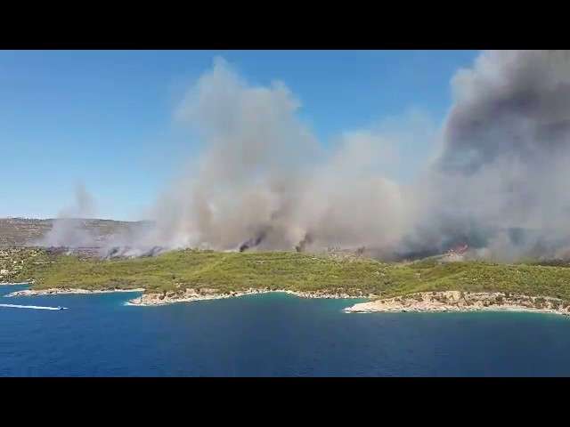 Τα CHINOOK στην μάχη κατά των πυρκαγιών! Βίντεο μέσα από ελικόπτερο
