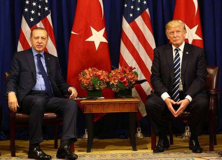 Οι Τούρκοι ελπίζουν και διαδίδουν σε συνάντηση Τραμπ-Ερντογάν με τις κυρώσεις να΄ ρχονται