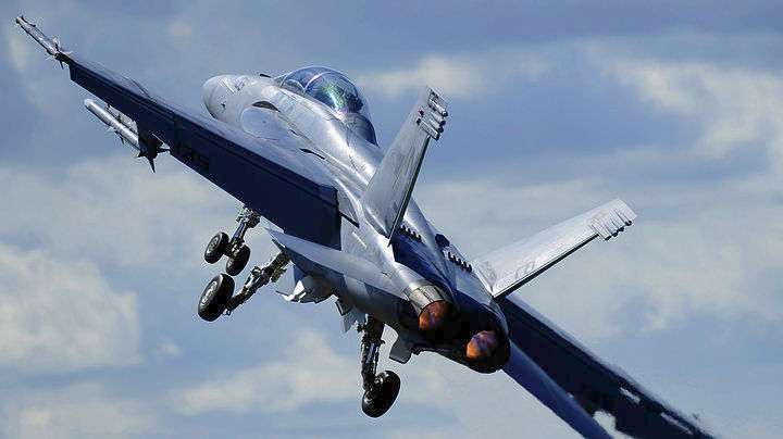 Στρατιωτικό αεροσκάφος F-18 συνετρίβη κοντά στη Μαδρίτη. Νεκρός ο πιλότος