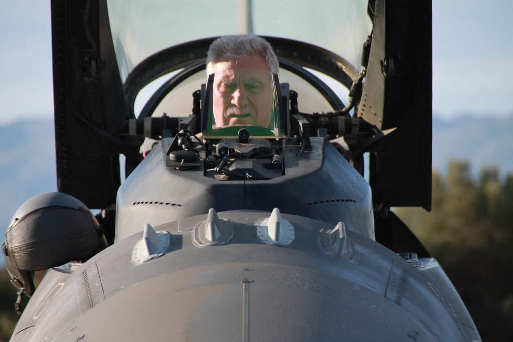Πτήση με ένα υπό εκσυγxρονισμό  F-16 της Σούδας για τον Α/ΓΕΑ
