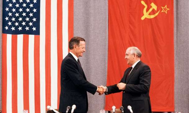 Σαν σήμερα: 1990 η κατάρρευση της Σοβιετικής Ένωσης