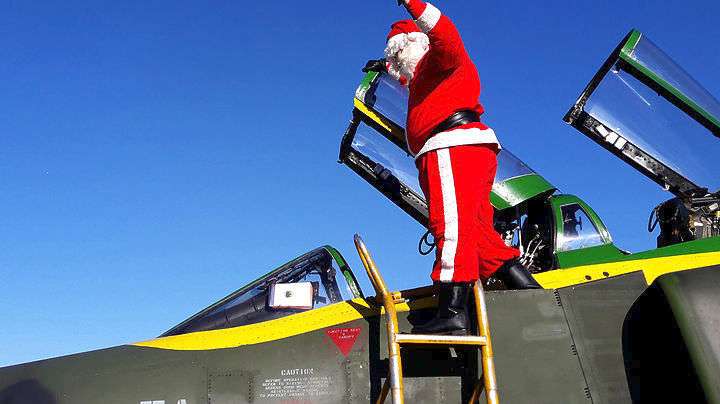 Άγιος Βασίλης με F-16 στη Λάρισα!