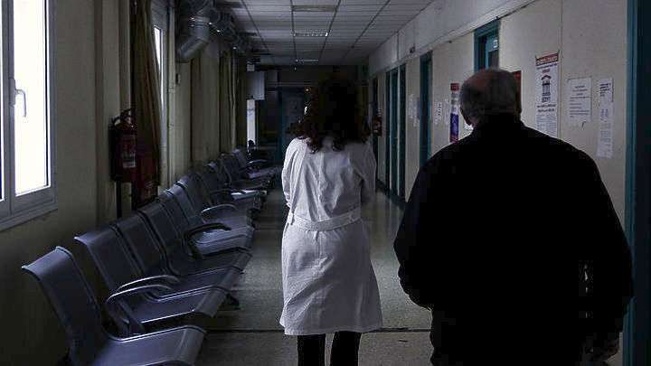 Σκάνδαλο με απόφαση εν μια νυκτί για τους ειδικευόμενους γιατρούς από μία κυβέρνηση με δυσανεξία στην αξιοκρατία