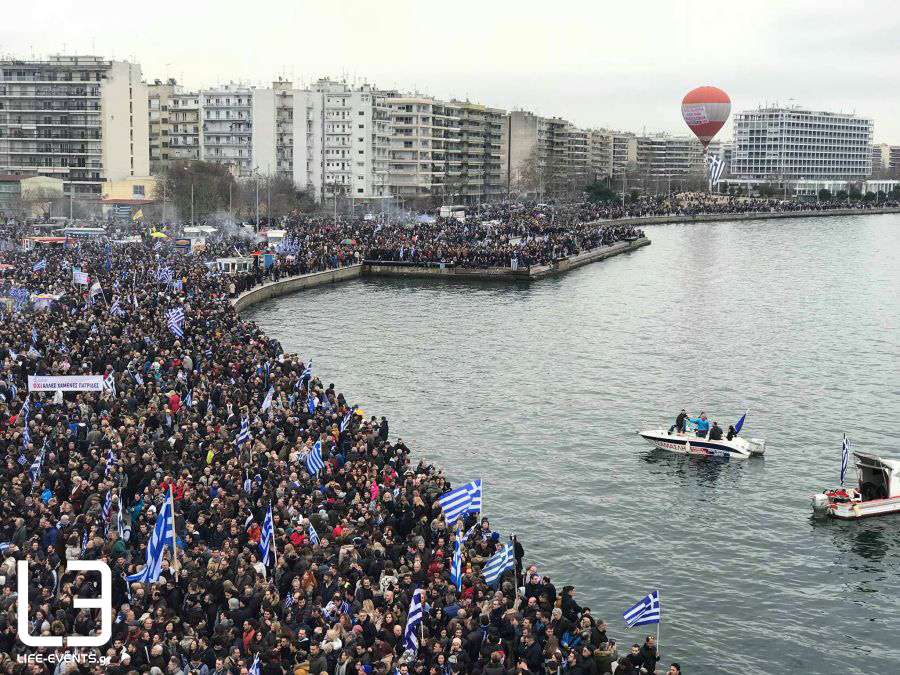 Συλλαλητήριο για τα Σκόπια με το πλήθος να φωνάζει στον Φράγκο 
