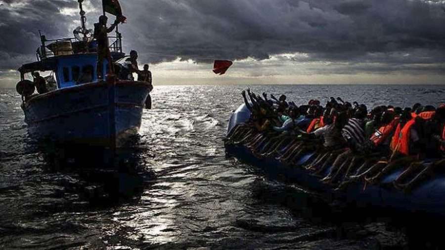 Σκάφος με 120 πρόσφυγες-μετανάστες προσάραξε στην Μήλο