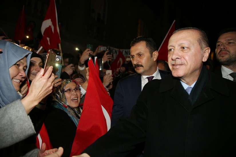 Η Τουρκία με 12% πληθωρισμό υπερ-εξοπλίζεται και ο Ερντογάν δίνει όπλα στους 