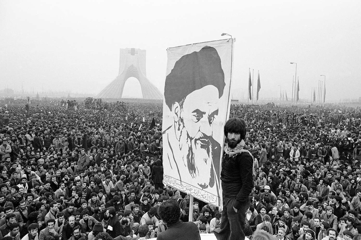 ΙΡΑΝ: Ήταν πάλι Ιανουάριος όταν η Τεχεράνη φλεγόταν - Τα γεγονότα του 1978 με τον σάχη