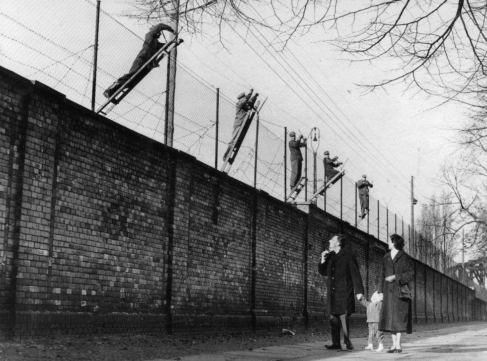 Τείχος Βερολίνου: 10.136 ημέρες από τη πτώση του, όσες ήταν και οι μέρες 