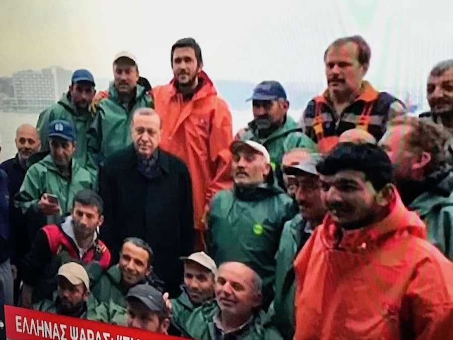 Ο Ερντογάν σε τουρκικό αλιευτικό στο Αιγαίο! Φωτογραφίες