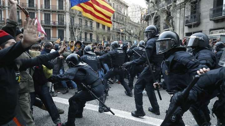 Η Βαρκελώνη στο πόδι! Διαδηλώσεις και βία από την αστυνομία
