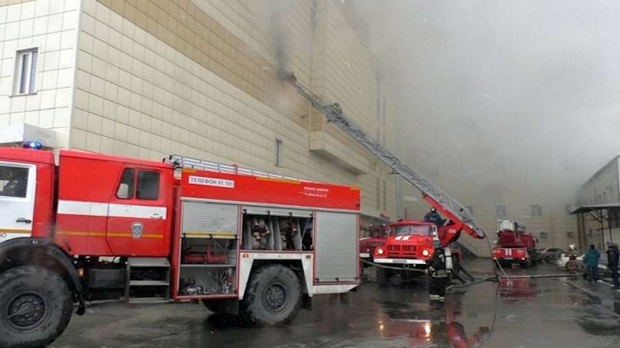 Ρωσία: Τουλάχιστον 56 οι νεκροί, εκ των οποίων 41 είναι παιδιά στη φωτιά του εμπορικού κέντρου