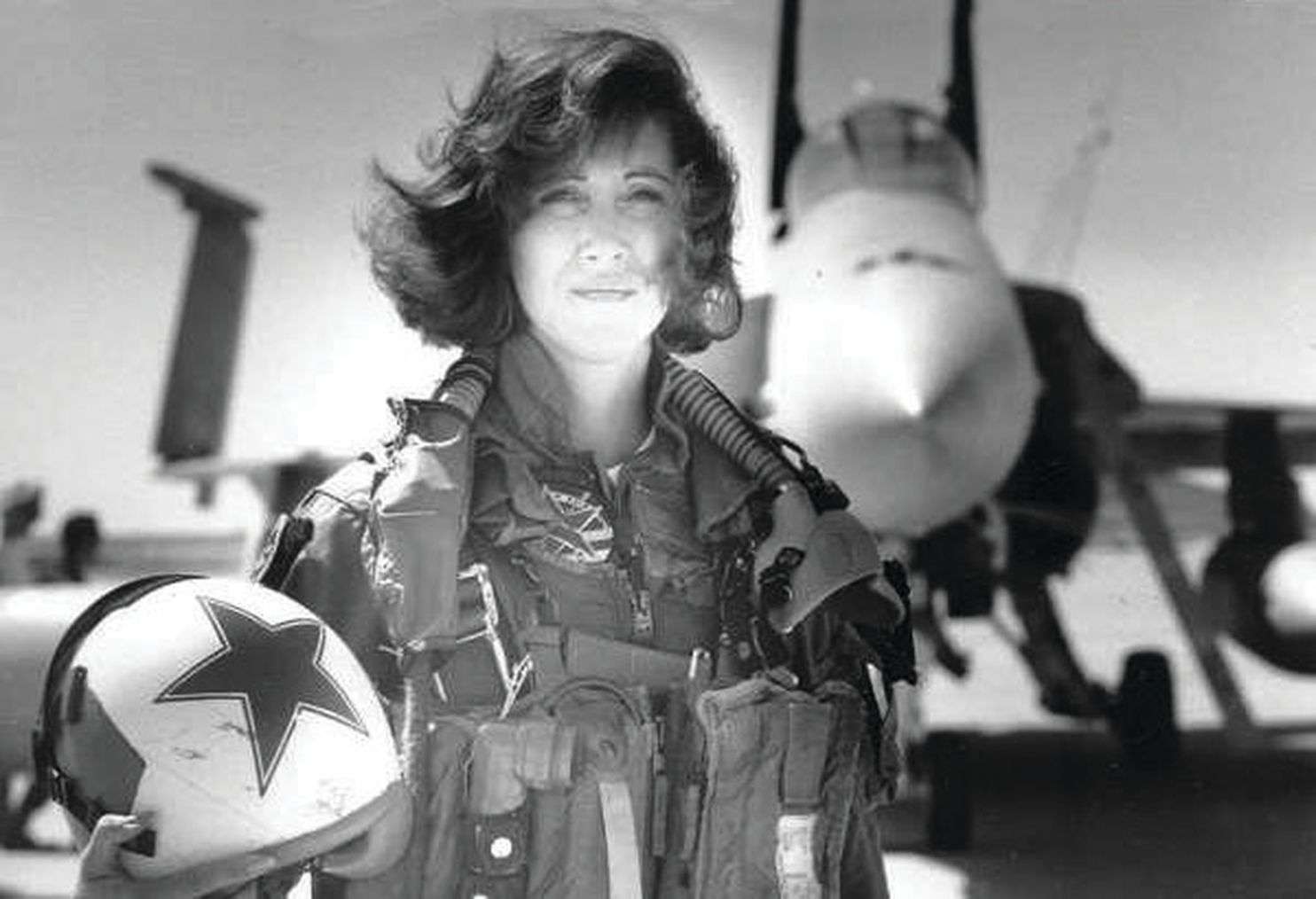 Πρώην πιλότος F/A-18 Hornet η γυναίκα που έσωσε 149 επιβάτες σε πτήση θρίλερ!